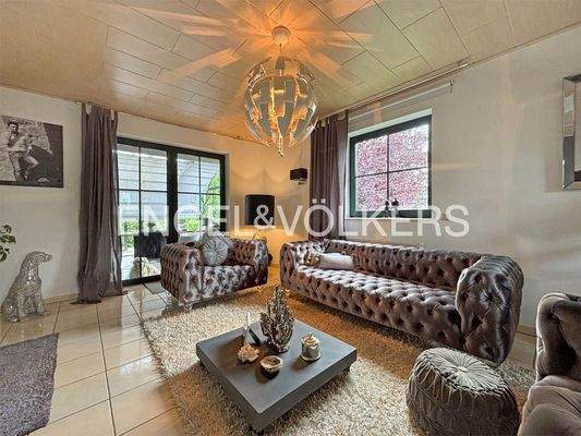 Wohnbereich mit Zugang zum Wintergarten