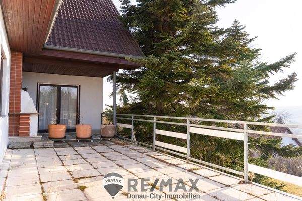 47 Sanierungsbedürftige Terrasse