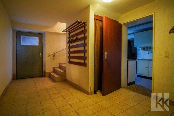 Der Vollkeller bietet viel Platz für...