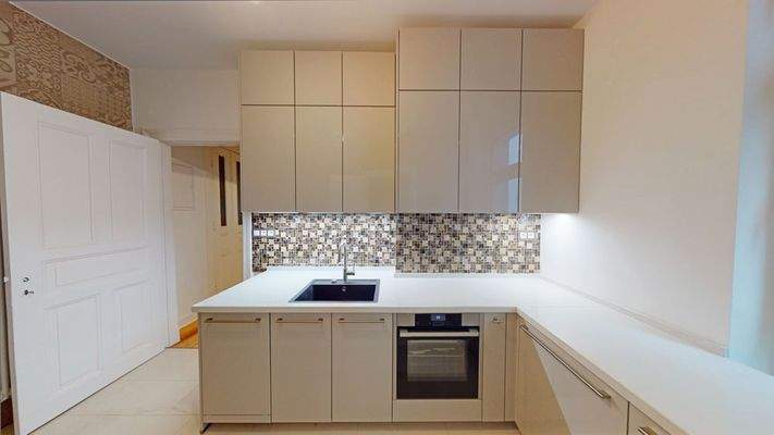 Ansicht I: Hochwertige Einbauküche