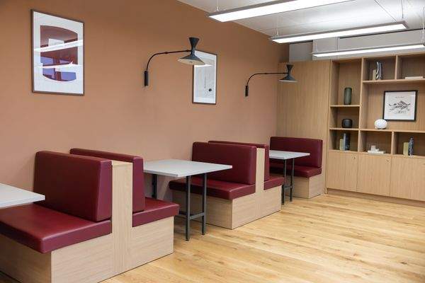 Regus_Frankfurt The Squaire_Germany_Centre 8553_Bu