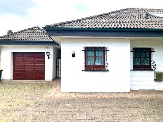 Garage mit seitlichem Zugang