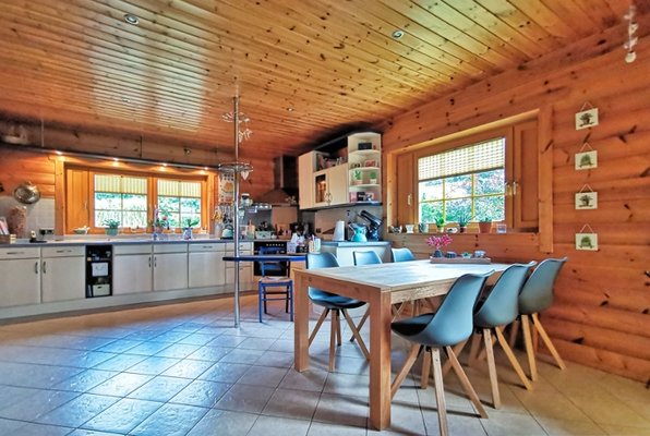 Küche mit Essbereich