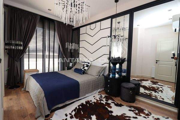 Apartments within Walking Distance of Beach in Mersin Tomuk