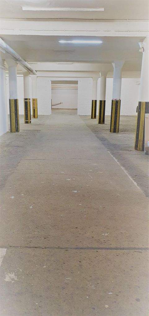 Magdeburg Halle, Magdeburg Hallenfläche