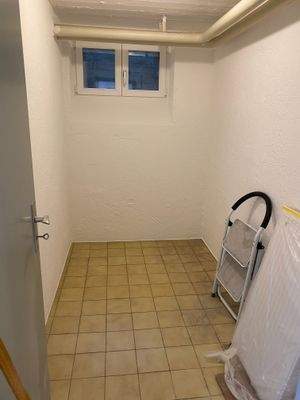 Eigener Kellerraum mit Steckdose 