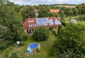 Ansicht Garten mit Pool