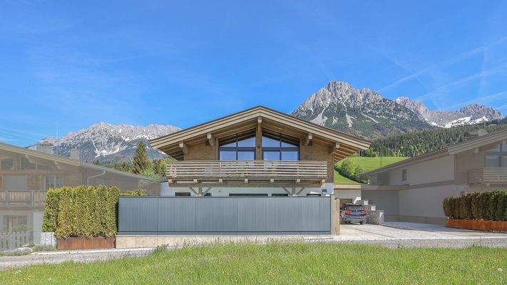 KITZIMMO-Luxuschalet mit Pool und Kaiserblick - Immobilien Ellmau.