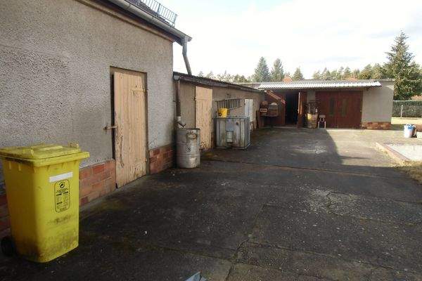 4 Nebengebäude und Garage.JPG