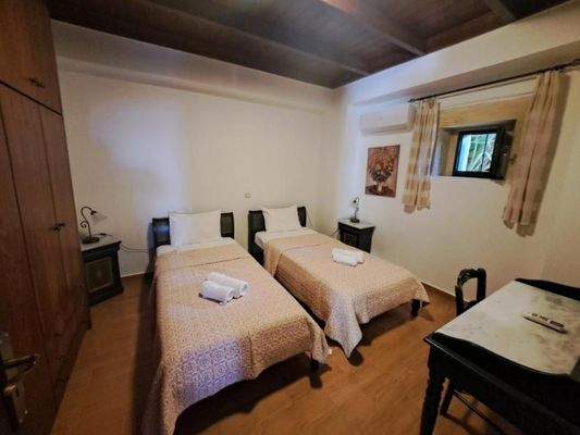 Kreta, Douliana: Renoviertes Steinhaus mit Pool und Garten zu verkaufen