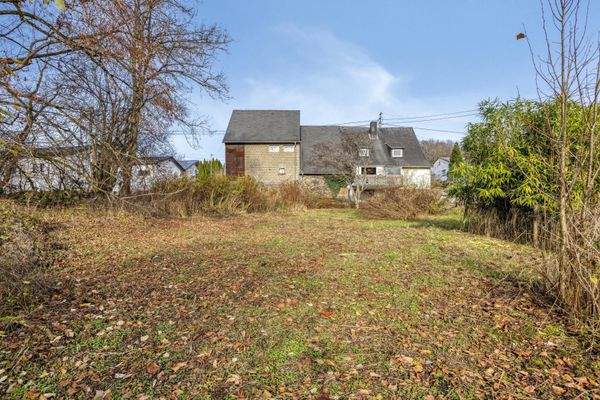 Grundstück rückwärtig