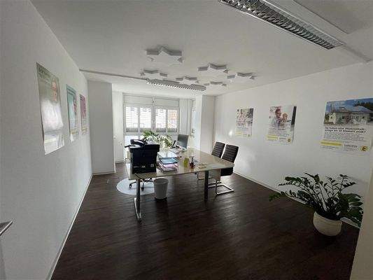 Büroraum 2 (Weitwinkelaufnahme)