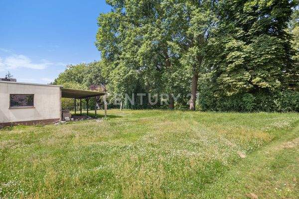 Garten mit Blick auf die Zugstrecke