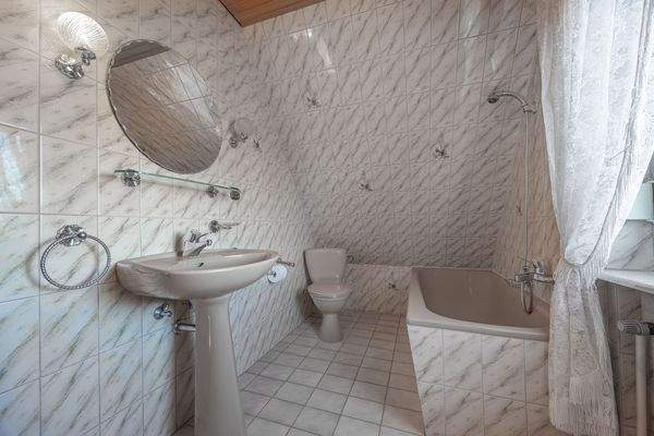 Wannenbad mit Fenster