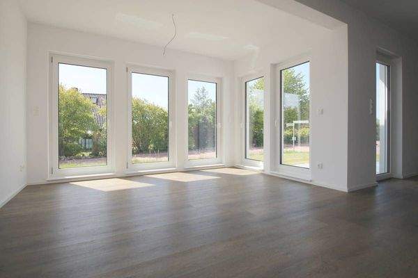 Repräsentativer Essbereich und beeindruckende Fensterfronten