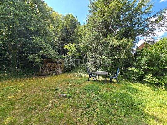 Großer gemütlicher Gartenbereich der Wohnung OG rechts