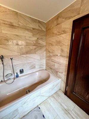 Badezimmer mit Badewanne