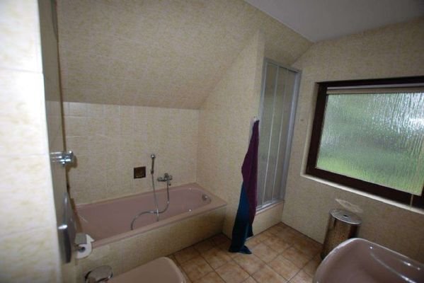 Badezimmer mit Dusche