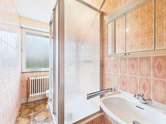 Kernsaniertes 2-3 Familienhaus zum Vollenden in Mettlach