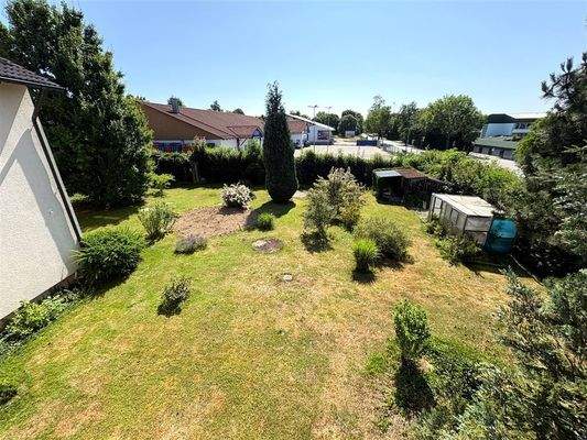 Blick von der Dachterrasse in den Garten.jpg