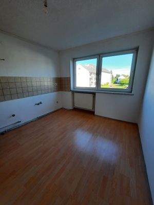 Leeres Zimmer mit Fenster