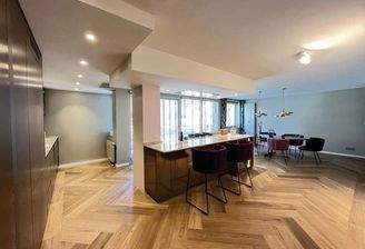 Küche mit Wohnbereich