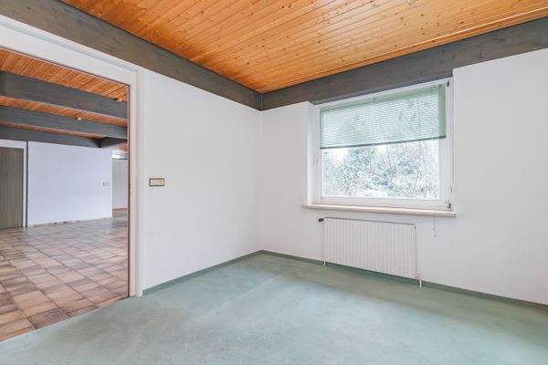 Kinderzimmer zum Wohn- und Essbereich