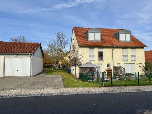 Frontansicht mit Garage