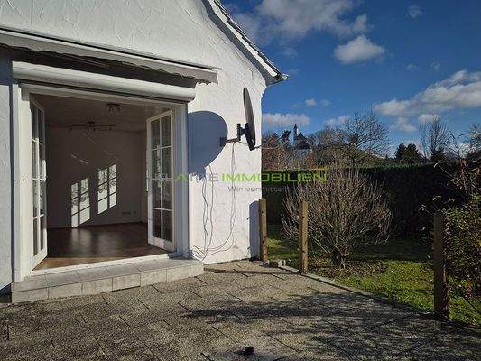 WE01 EG Wohnzimmer 09 mit Zugang Terrasse+Garten