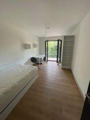 Zimmer2 Richtung Balkon