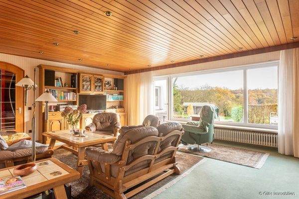 Wohnzimmer mit Zugang zur Terrasse