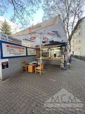 Kiosk mit Vorplatz