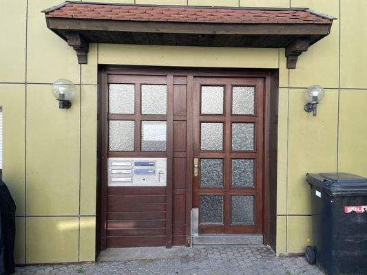 der überdachte Hauseingang