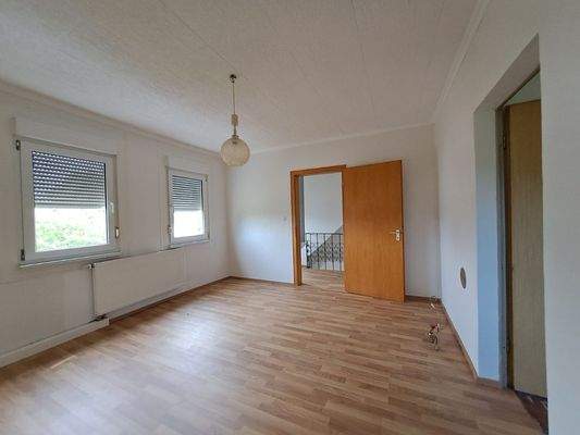 Bestandsgebäude Zimmer 2 OG.jpg