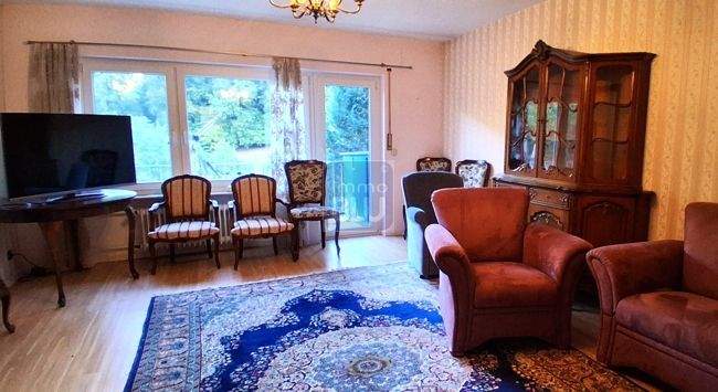 Wohnzimmer mit Balkon