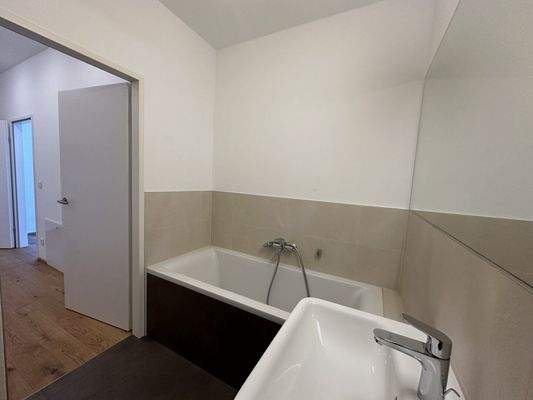 20250325_151404207_iOS