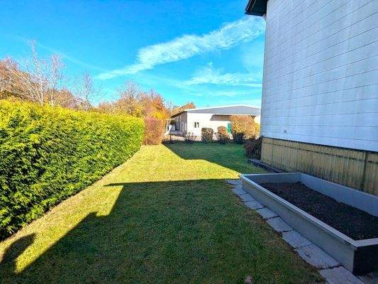 Westgarten mit weiterem Beet