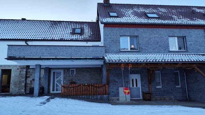 Hausansicht im Winter