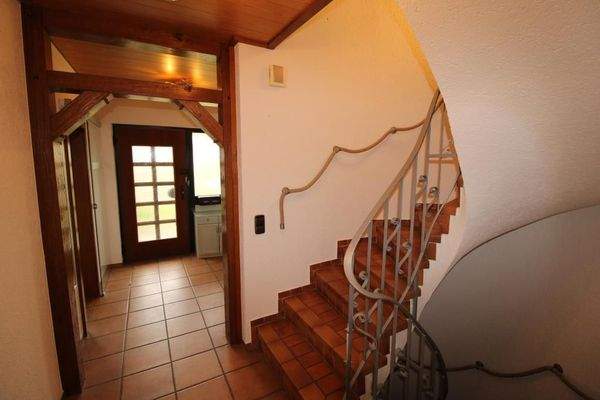 Eingang mit Treppenaufgang