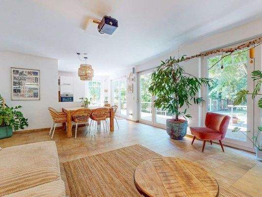 Wohnbereich mit Zutritt zur Terrasse