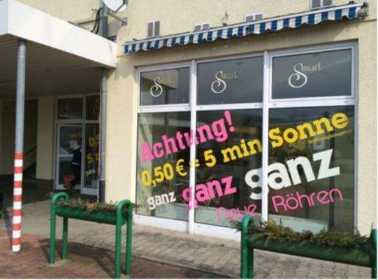 Außenansicht Sonnenstudio – Selbstbedienung ; zuge