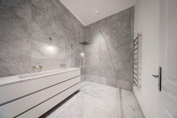 Badezimmer mit Dusche 