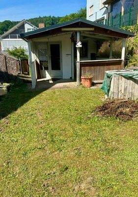 Garten mit Gartenhaus