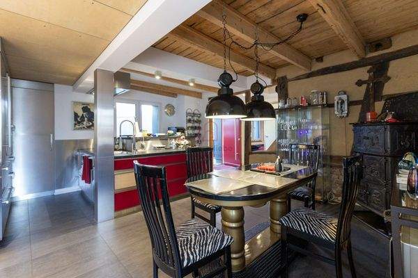 Erdgeschoss mit offener Küche und Essbereich