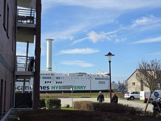 Schiffsverkehr vor der Tür