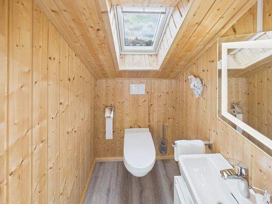 CAM03784G0-PR0102-STILL041