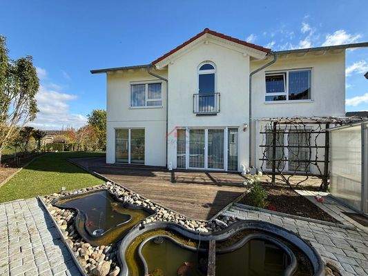 Ansicht vom Garten aufs Haus