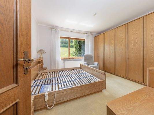 Schlafzimmer mit Blick ins Grüne