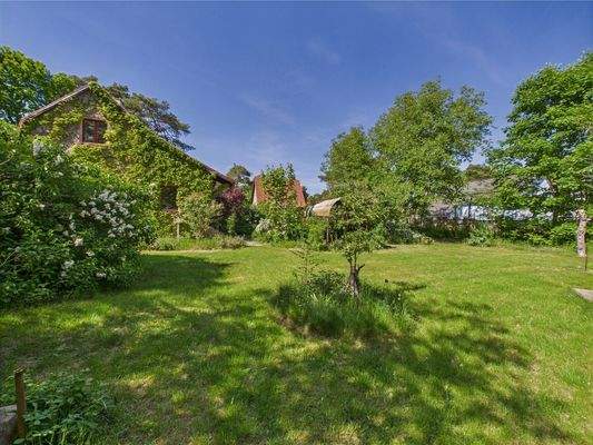 Gartenansicht mit Haus