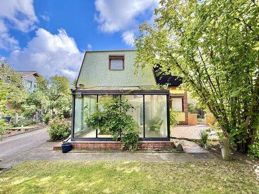 Hausansicht-Wintergarten